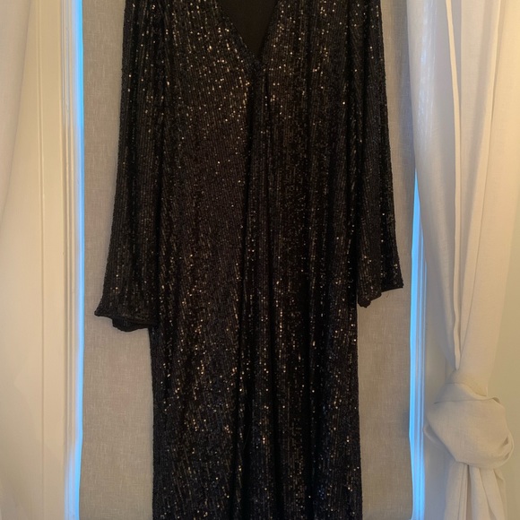 Beautiful long black sequined dress, NWT. Long sleeved, oversized. - Picture 2 of 4